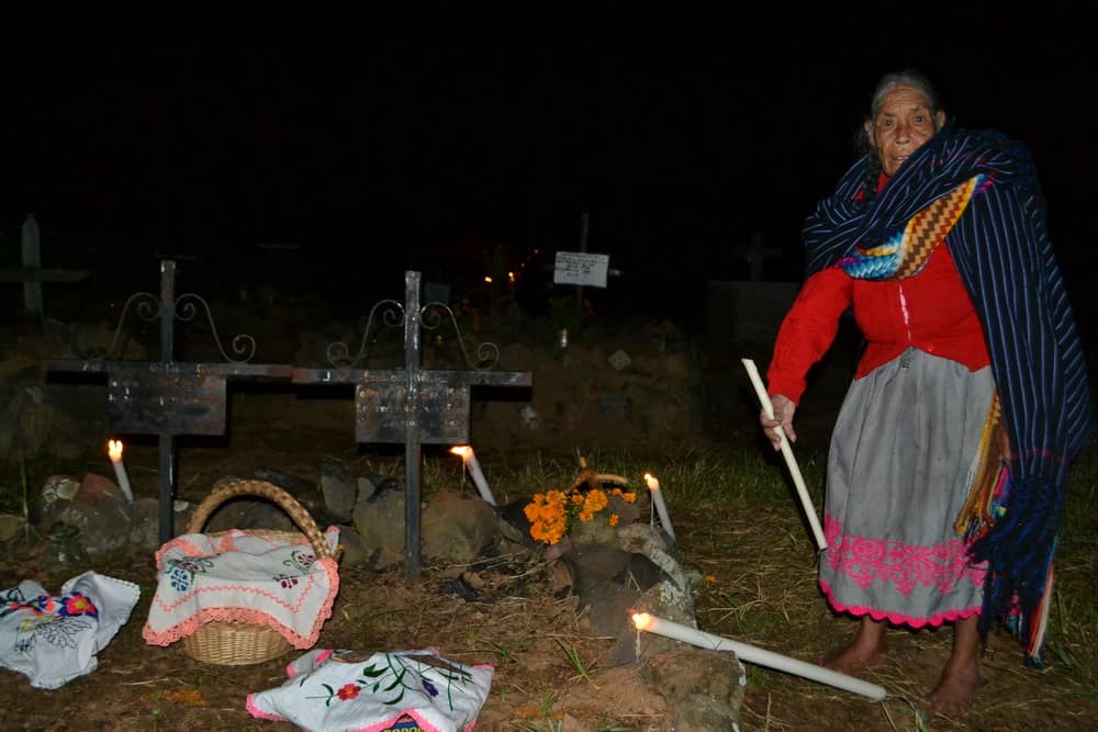 Noche de muertos en la Isla de Pacanda en Michoacán