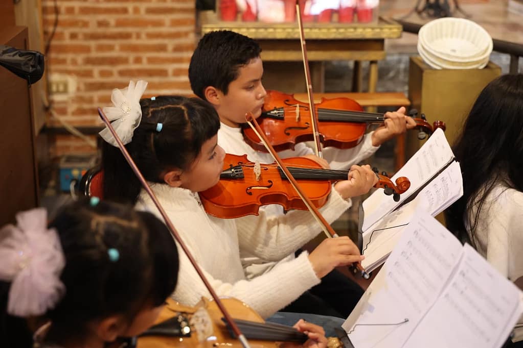 Coros y Orquestas Infantiles de Morelia ofrecen emotivo concierto navideño