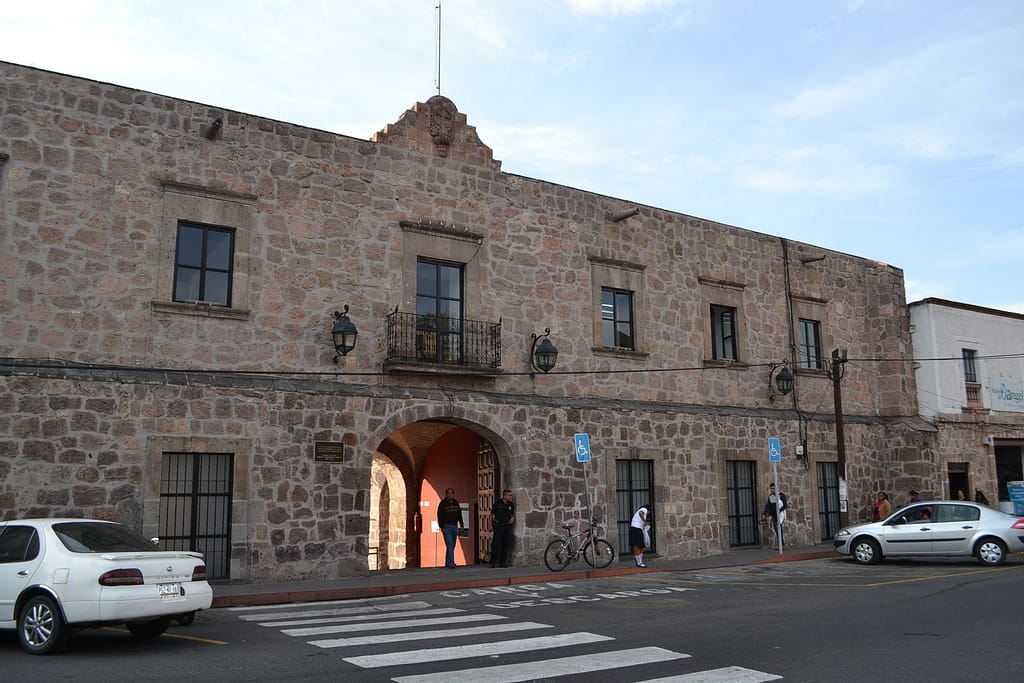 acceso principal casa dela cultura