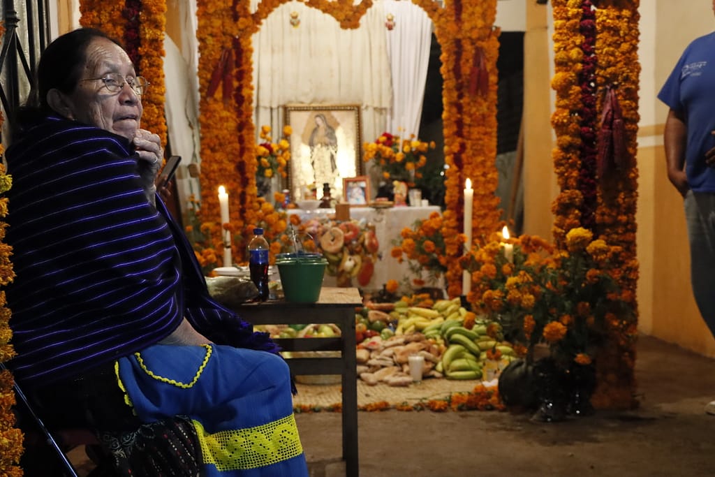 Altar de noche de muertos en Santa Fe de la Laguna