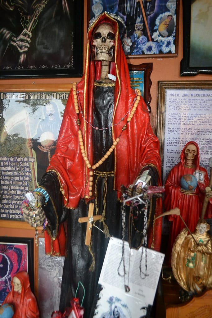 escultura de la santa muerte