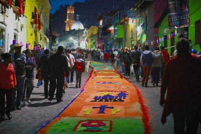 fiesta de la santa cruz en Angangueo