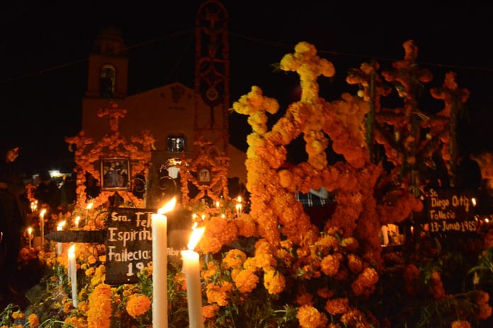 Arocutin en noche de muertos en michoacan